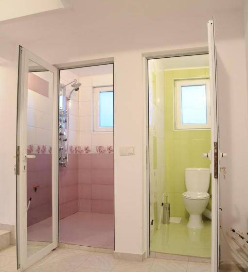 Дом 4 Спальни, Guest House Bojana