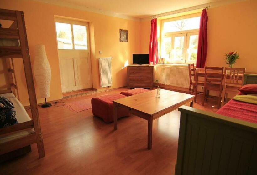 דירת חדר עם טרסה, Stara Mlekarna