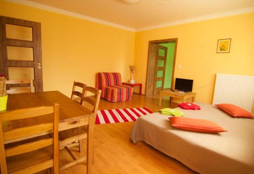 דירת חדר, Stara Mlekarna