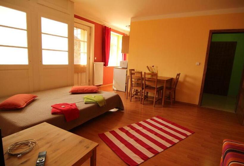 דירת חדר, Stara Mlekarna