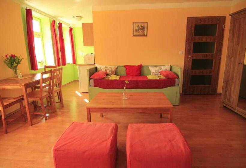 דירת חדר עם טרסה, Stara Mlekarna