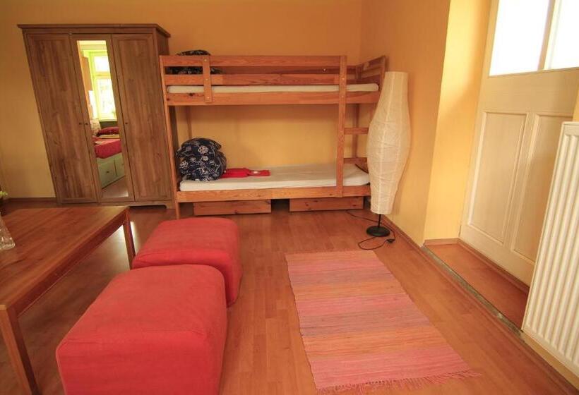 דירת חדר עם טרסה, Stara Mlekarna