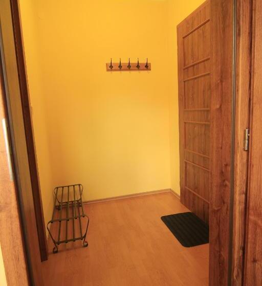 דירת חדר, Stara Mlekarna