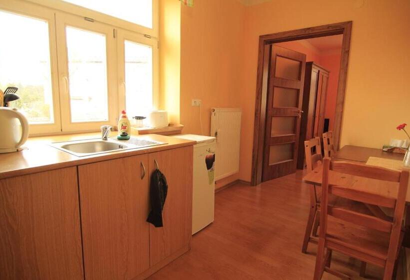 דירת חדר, Stara Mlekarna