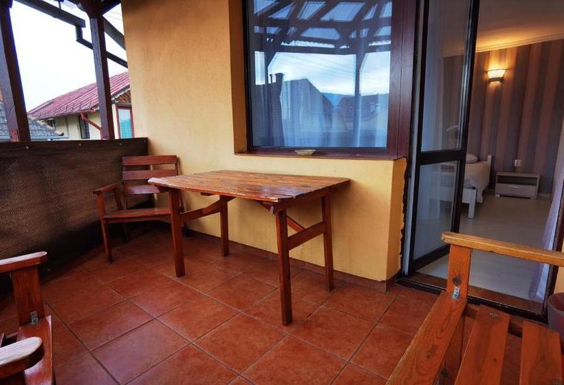 Трехместный Номер Стандарт с Балконом, Pensiunea Hanna