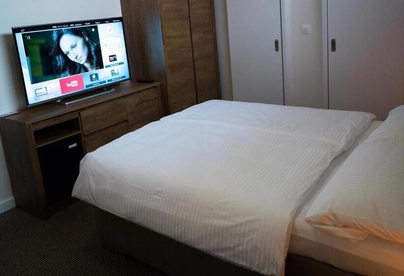 اتاق اکونومی, A7 Apartments