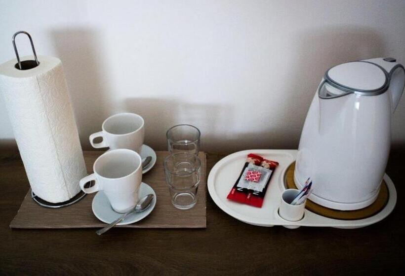 اتاق استاندارد, A7 Apartments