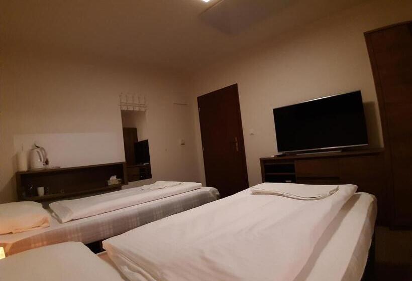 اتاق استاندارد, A7 Apartments