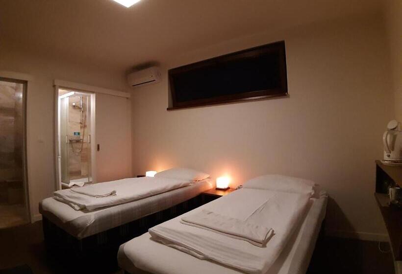 اتاق استاندارد, A7 Apartments