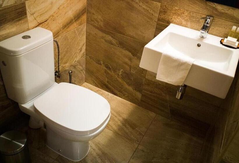 اتاق اکونومی, A7 Apartments