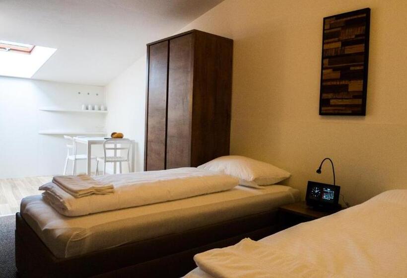 سوییت خانوادگی, A7 Apartments