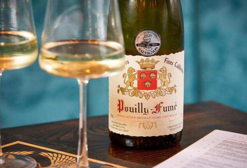 استودیوی استاندارد, Three Cranes Serviced Apartments