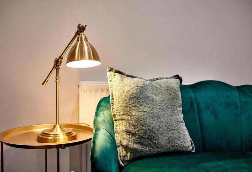 Студия Deluxe, Three Cranes Serviced Apartments