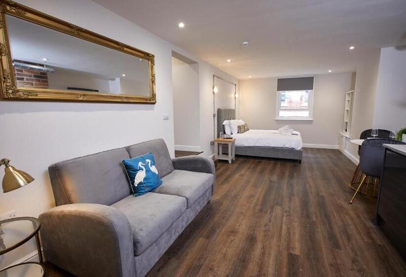 استودیوی سوپریور, Three Cranes Serviced Apartments