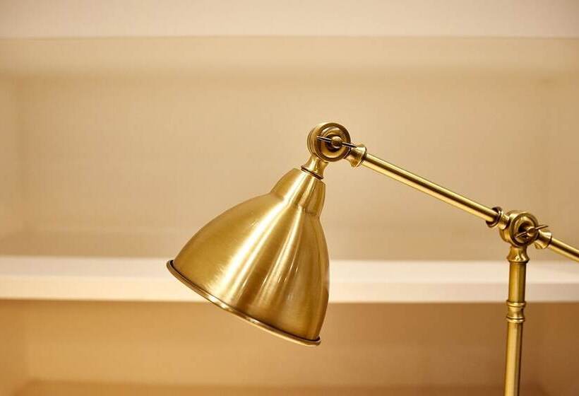 استودیوی استاندارد, Three Cranes Serviced Apartments