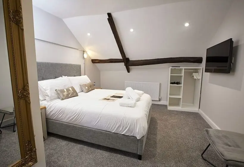 スーペリアスタジオ, Three Cranes Serviced Apartments