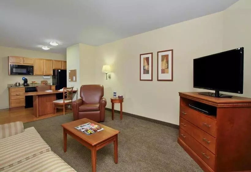 キングサイズベッドのスイートルーム, Candlewood Suites Norfolk Airport, An Ihg