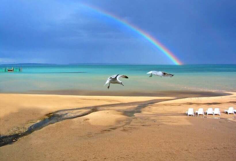 חדר דלוקס נוף לאגם, Clarion Hotel Beachfront