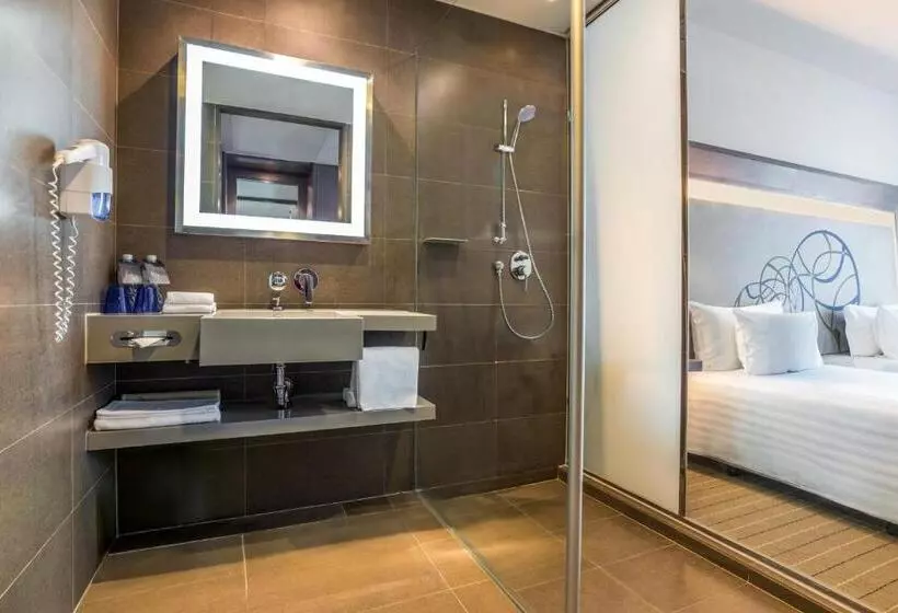 اتاق سوپریور با تخت بزرگ, Four Points by Sheraton Bangkok Ploenchit