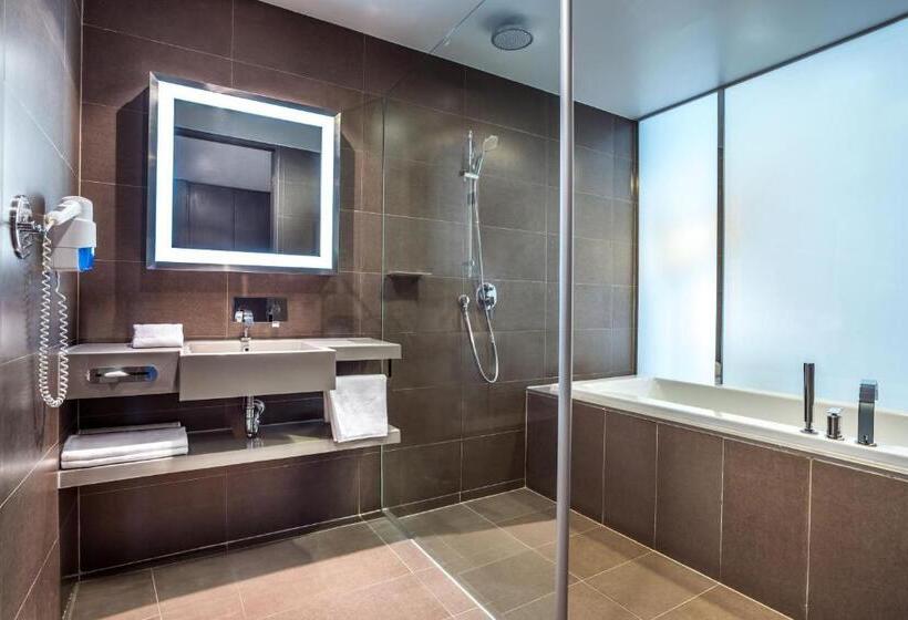 سوئیت جونیور با تخت بزرگ, Four Points by Sheraton Bangkok Ploenchit