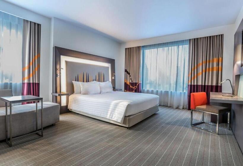 سوئیت جونیور با تخت بزرگ, Four Points by Sheraton Bangkok Ploenchit
