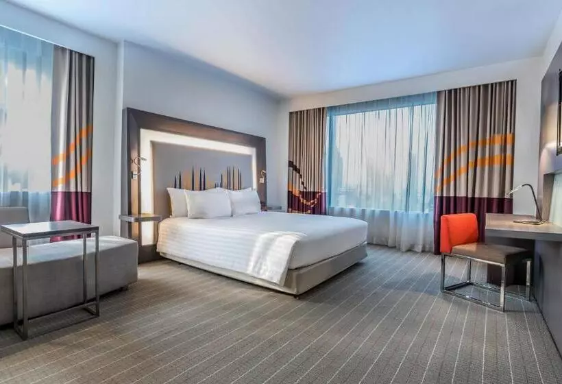 سوئیت جونیور با تخت بزرگ, Four Points by Sheraton Bangkok Ploenchit
