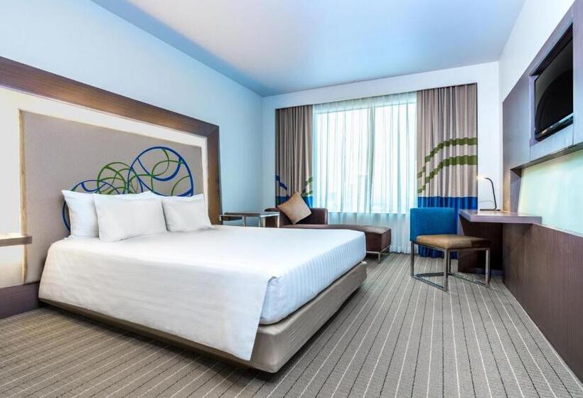 اتاق دلوکس با تخت کینگ و چشم‌انداز شهر, Four Points by Sheraton Bangkok Ploenchit