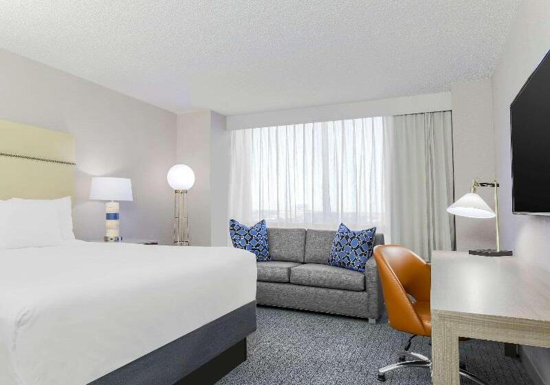 キングサイズベッドのスタンダードルーム, Hilton Richardson Dallas