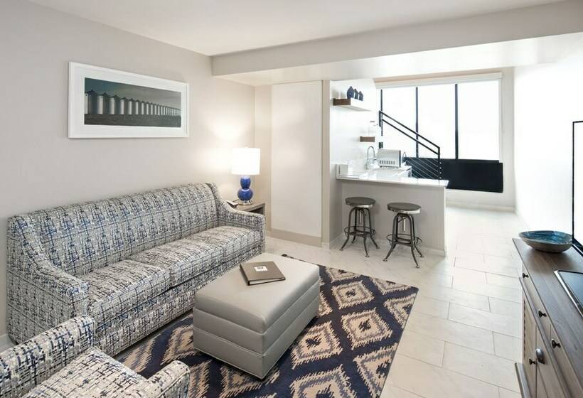 Люкс, Renovo Des Moines Urbandale,tapestry Collection Hilton