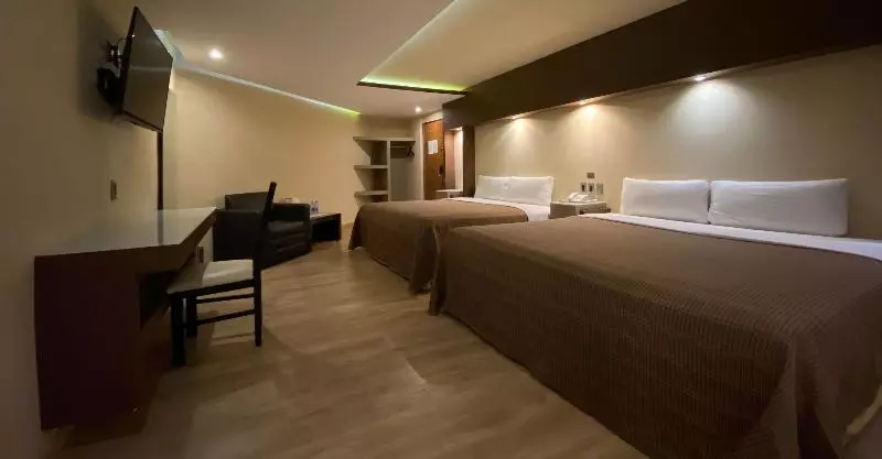 プールビュースタンダードルーム, Renovo Des Moines Urbandale,tapestry Collection Hilton