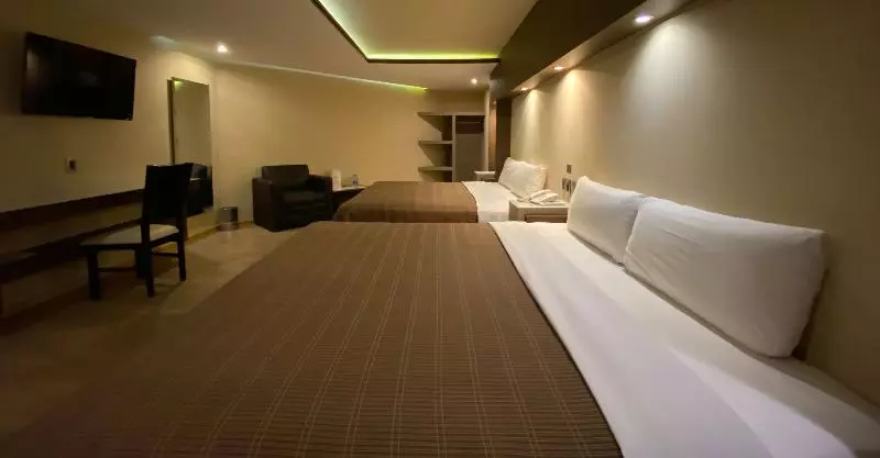 プールビュースタンダードルーム, Renovo Des Moines Urbandale,tapestry Collection Hilton