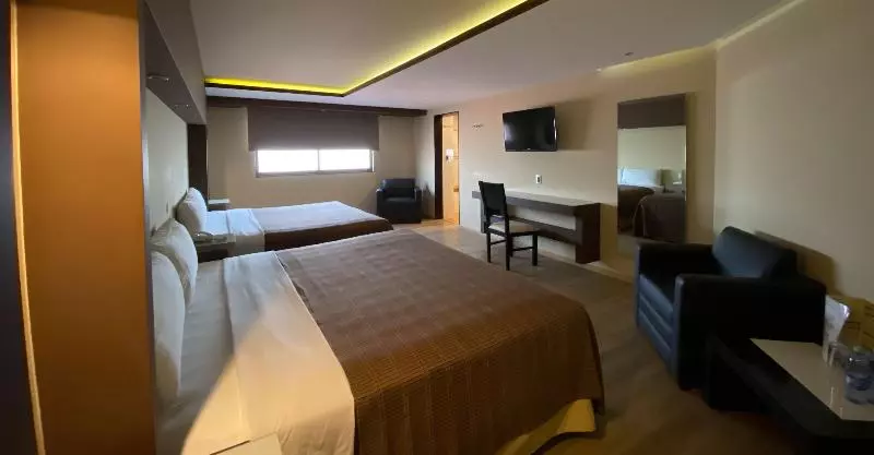 プールビュースタンダードルーム, Renovo Des Moines Urbandale,tapestry Collection Hilton