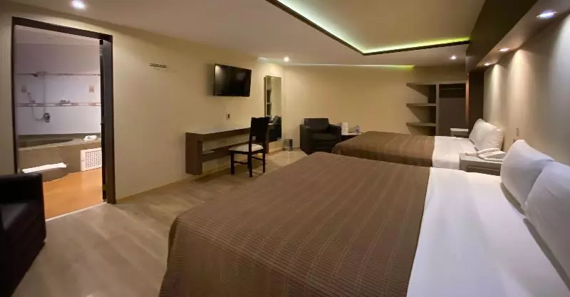 プールビュースタンダードルーム, Renovo Des Moines Urbandale,tapestry Collection Hilton