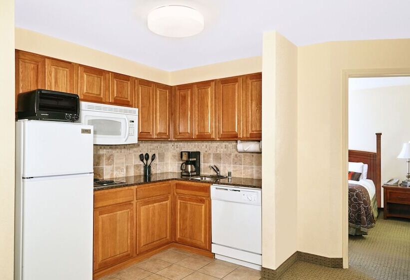 Люкс, Staybridge Suites Milwaukee Airport South, An Ihg