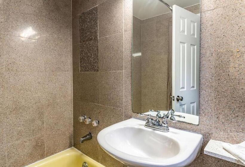 غرفة قياسية سرير كينج, Motel 6 elmsford, Ny  White Plains