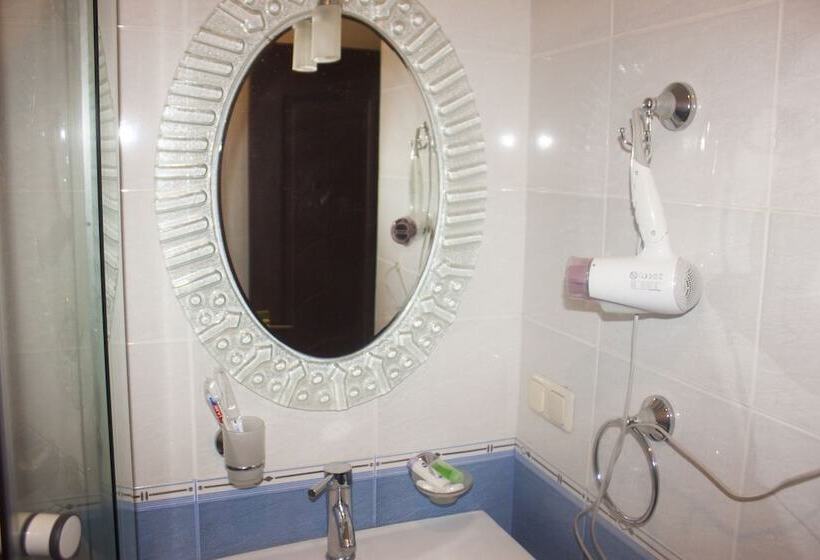 اتاق استاندارد, Nork Residence