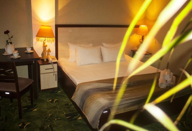 اتاق استاندارد, Nork Residence