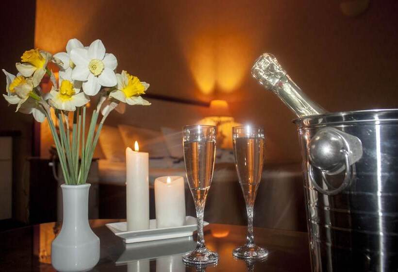 اتاق لوکس, Nork Residence