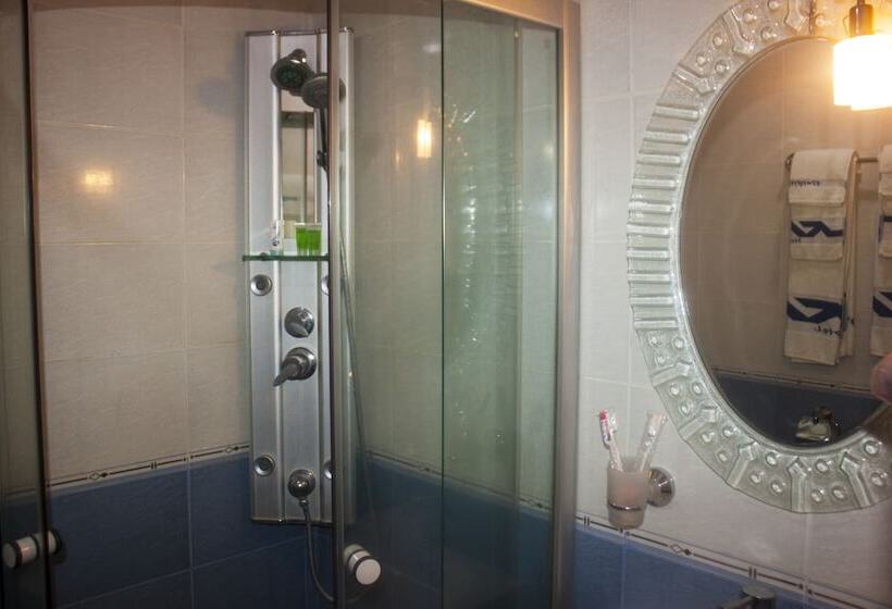 اتاق استاندارد یک نفره, Nork Residence