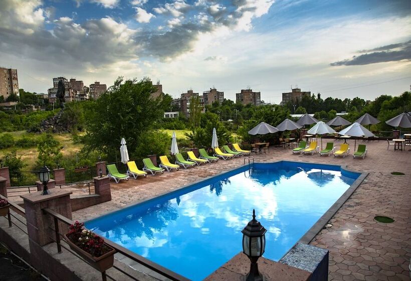 اتاق استاندارد یک نفره, Nork Residence