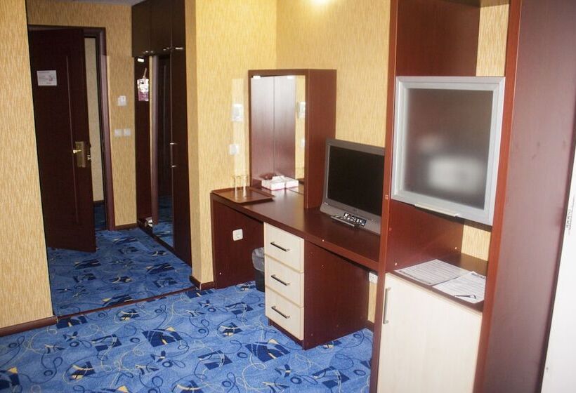 اتاق استاندارد یک نفره, Nork Residence