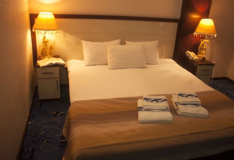 اتاق استاندارد یک نفره, Nork Residence