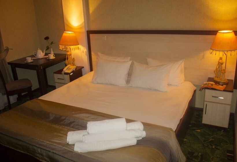 اتاق استاندارد, Nork Residence