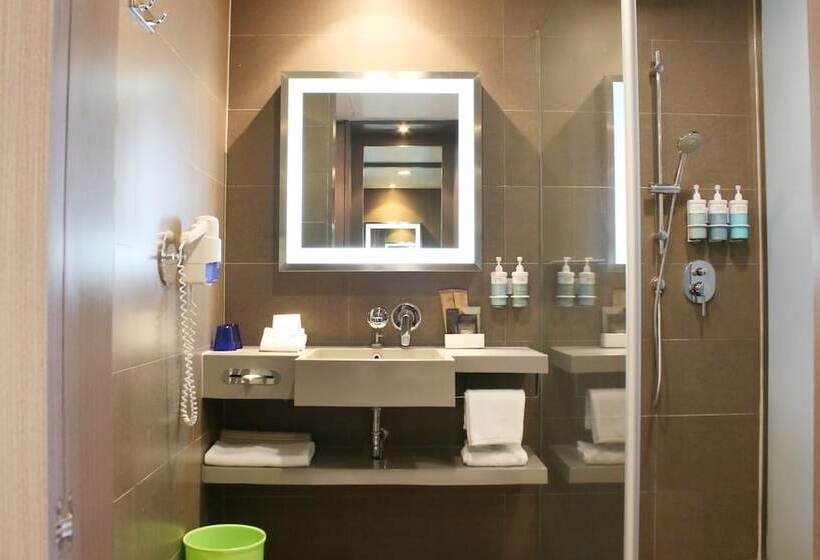 اتاق سوپریور, Four Points by Sheraton Bangkok Ploenchit