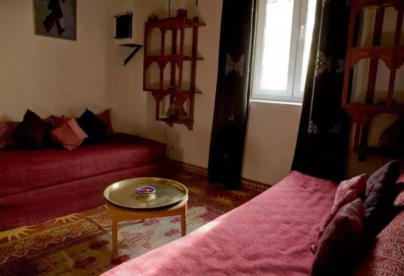 سوییت خانوادگی, Riad Al Bartal