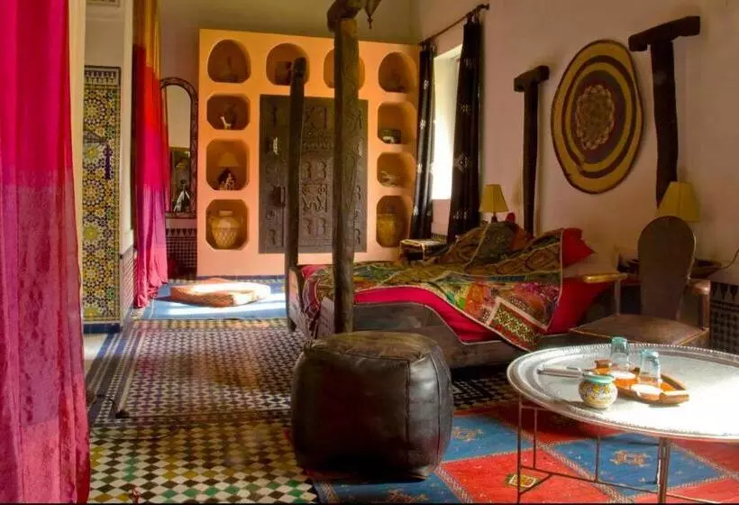 سوییت خانوادگی, Riad Al Bartal