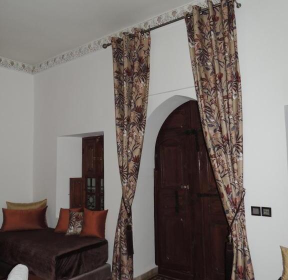 اتاق لوکس, Riad Tizgui