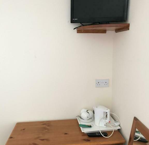 스탠다드 트리플 룸, The Maxwell Arms