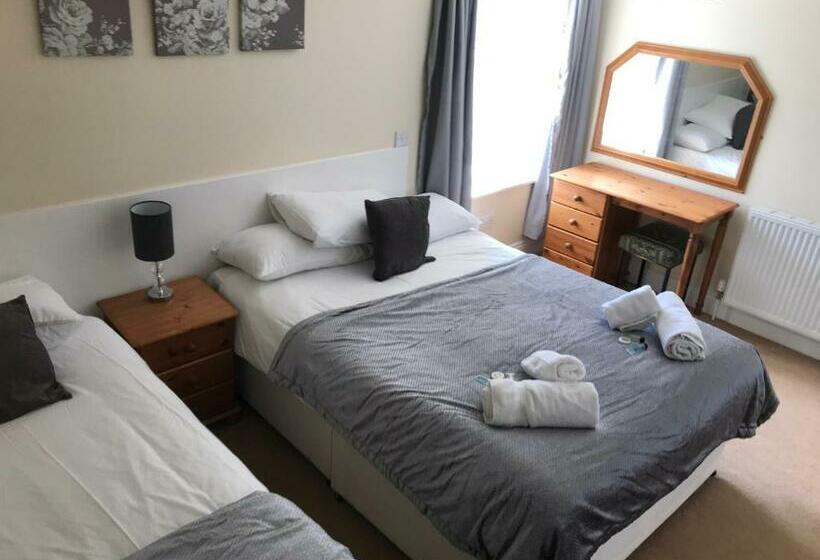 스탠다드 룸, The Maxwell Arms