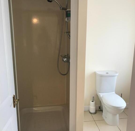 스탠다드 트리플 룸, The Maxwell Arms